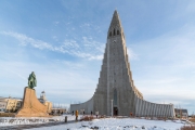 Leif Eriksson in front of the Hallgrímskirkja (Reykjavik)